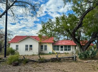 153 County Road 312, George West, TX 78022