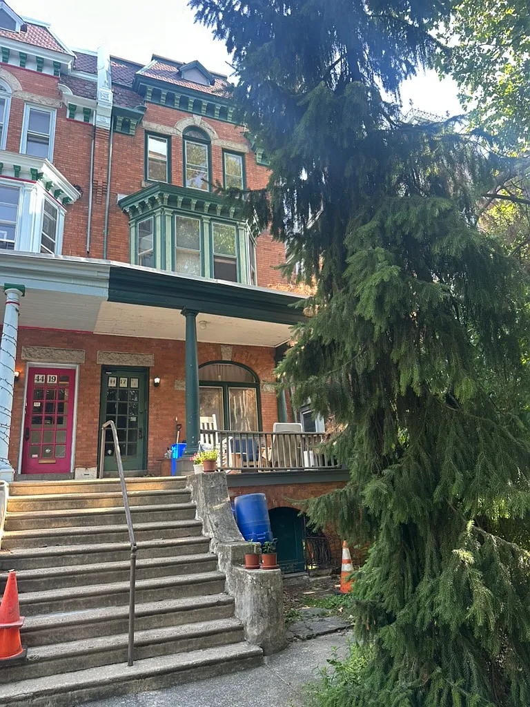 2 bed, 1000 sqft, $950 — Photo 1