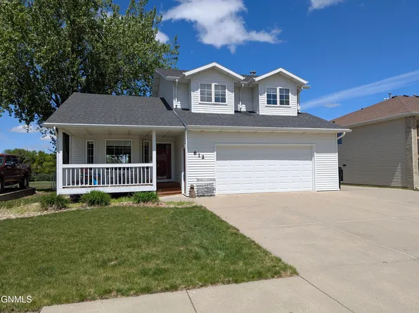 612 Bridgeport Dr, Bismarck, ND 58504