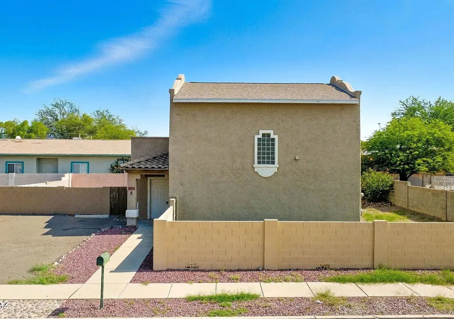 2862 N Tyndall #2 — Photo 3