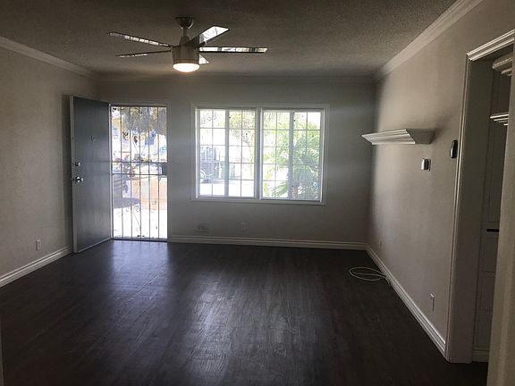 3rd image of 2604 S Cabrillo Ave