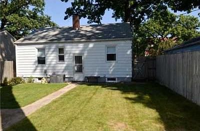 2nd image of 715 W Lawrence St