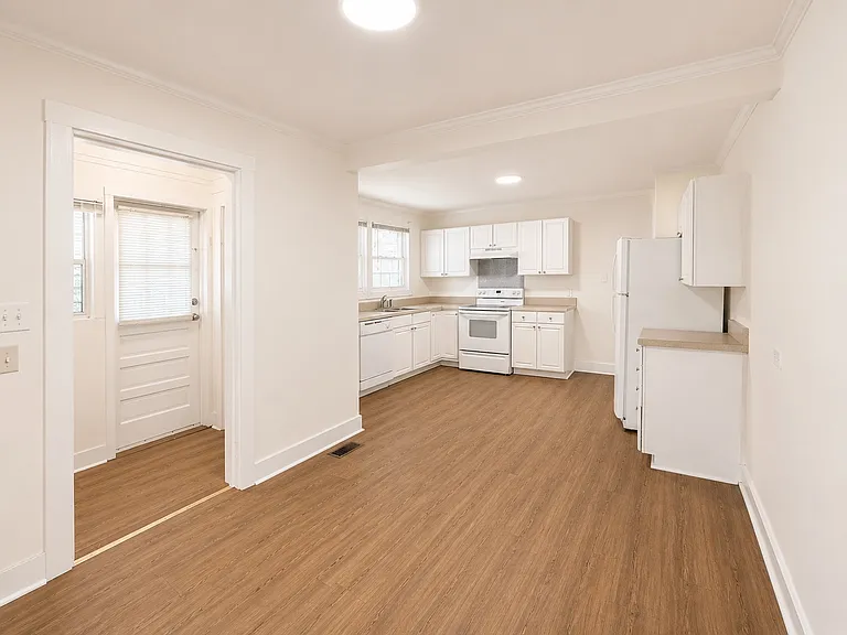 302 Davis Park Rd — Photo 5