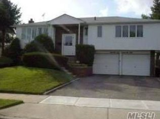 2672 Mandalay Beach Rd, Wantagh, NY 11793