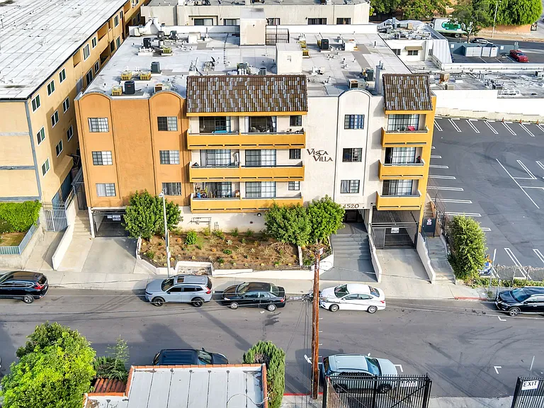 1520 N Vista St #203 — Photo 30