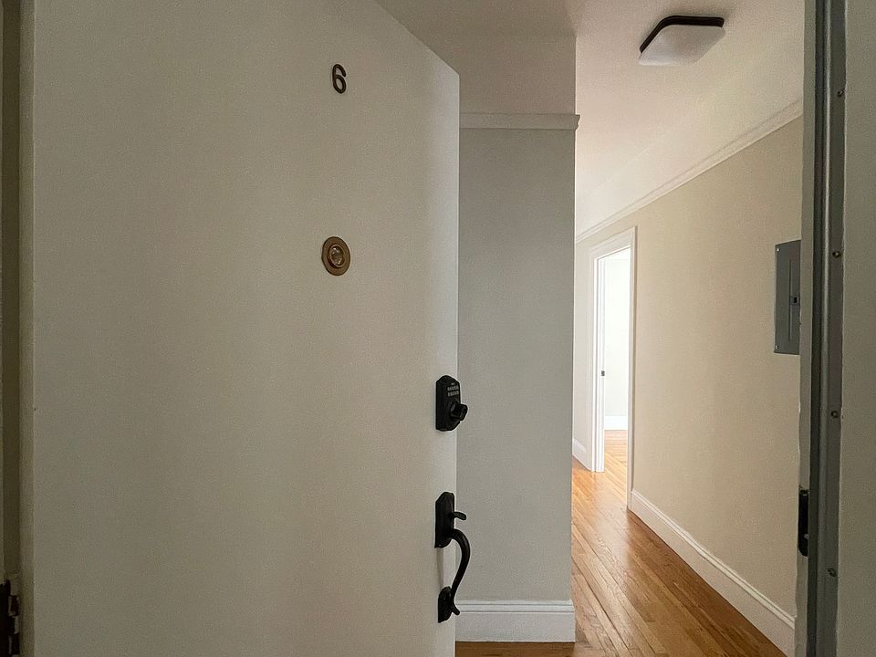 1st image of 3015 Van Ness Ave APT 6