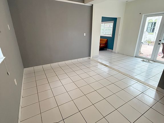 5th image of 1151 SW 16th Ave