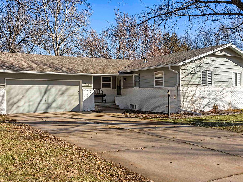 1st image of 724 Crescent Dr