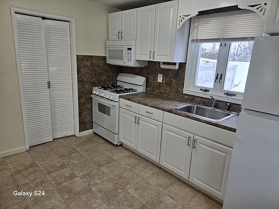 4th image of 94 Cortland Cir