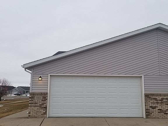 2nd image of 1068 41st Ave W