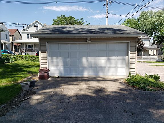 2nd image of 614 Pine St