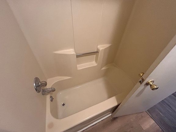 4th image of 31 8th St NW #9