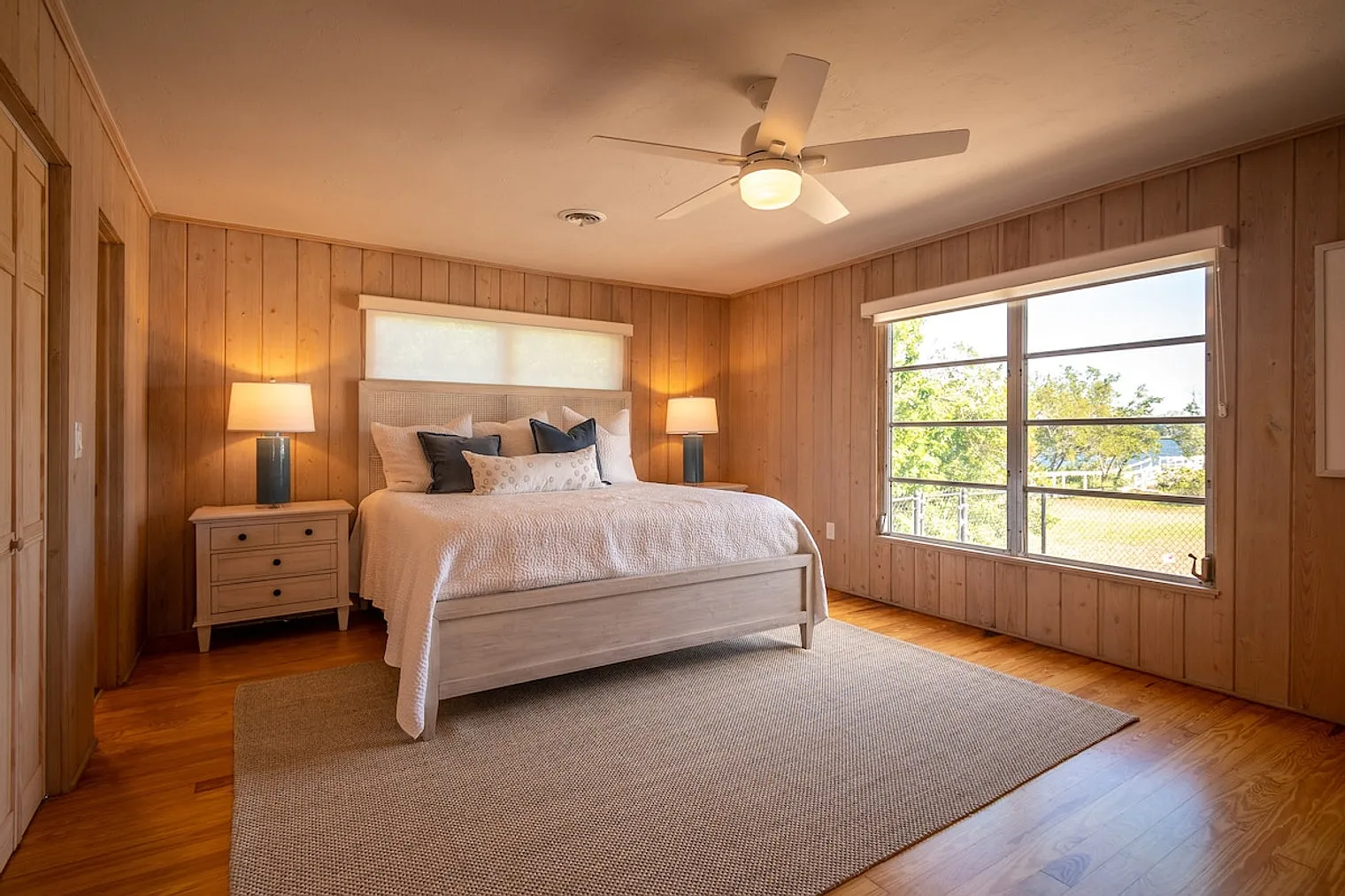 2 bed, 1.0 bath, 1248 sqft, $5,850 — Photo 4