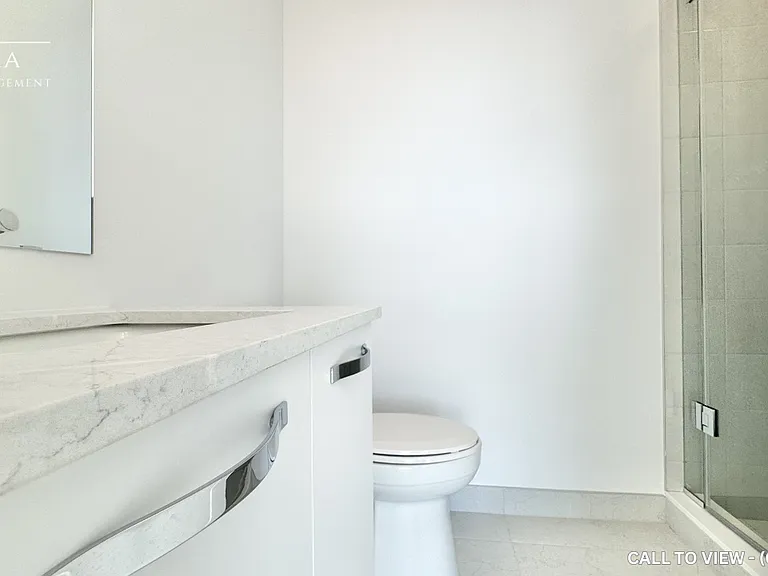 75 James St S #2815 — Photo 10