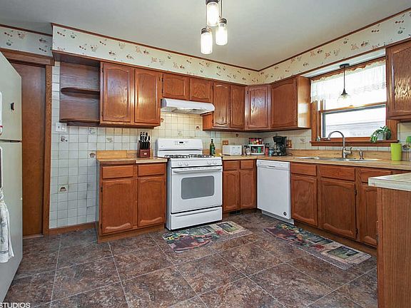 4th image of 17640 Highland Ave