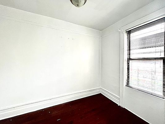 5th image of 28 Saint Nicholas Pl APT 4A
