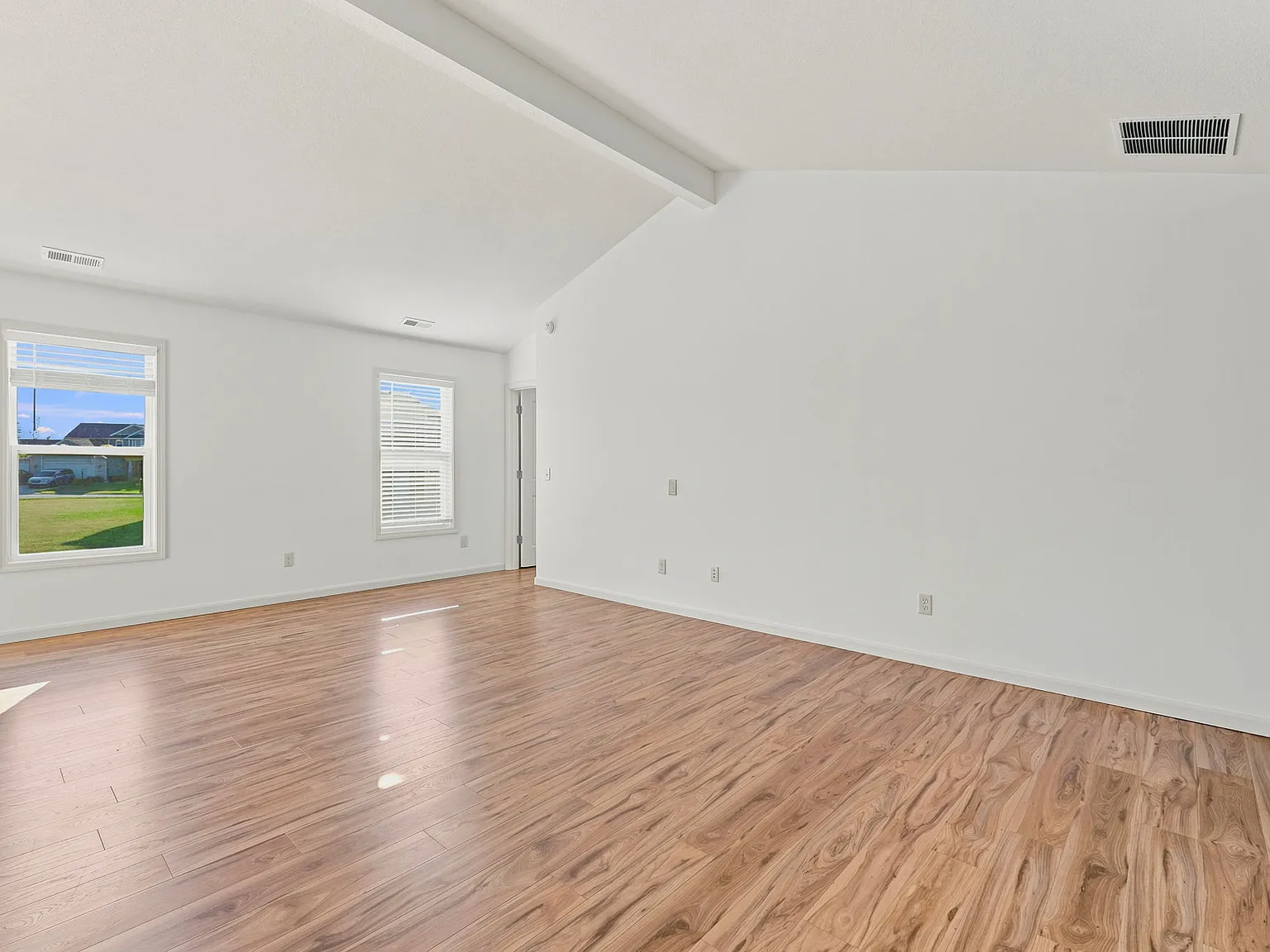 3 bed, 1197 sqft, $1,950 — Photo 4