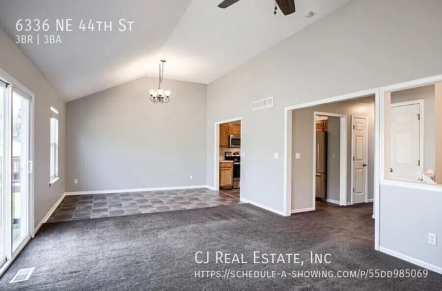 3 bed, $1,600 — Photo 2