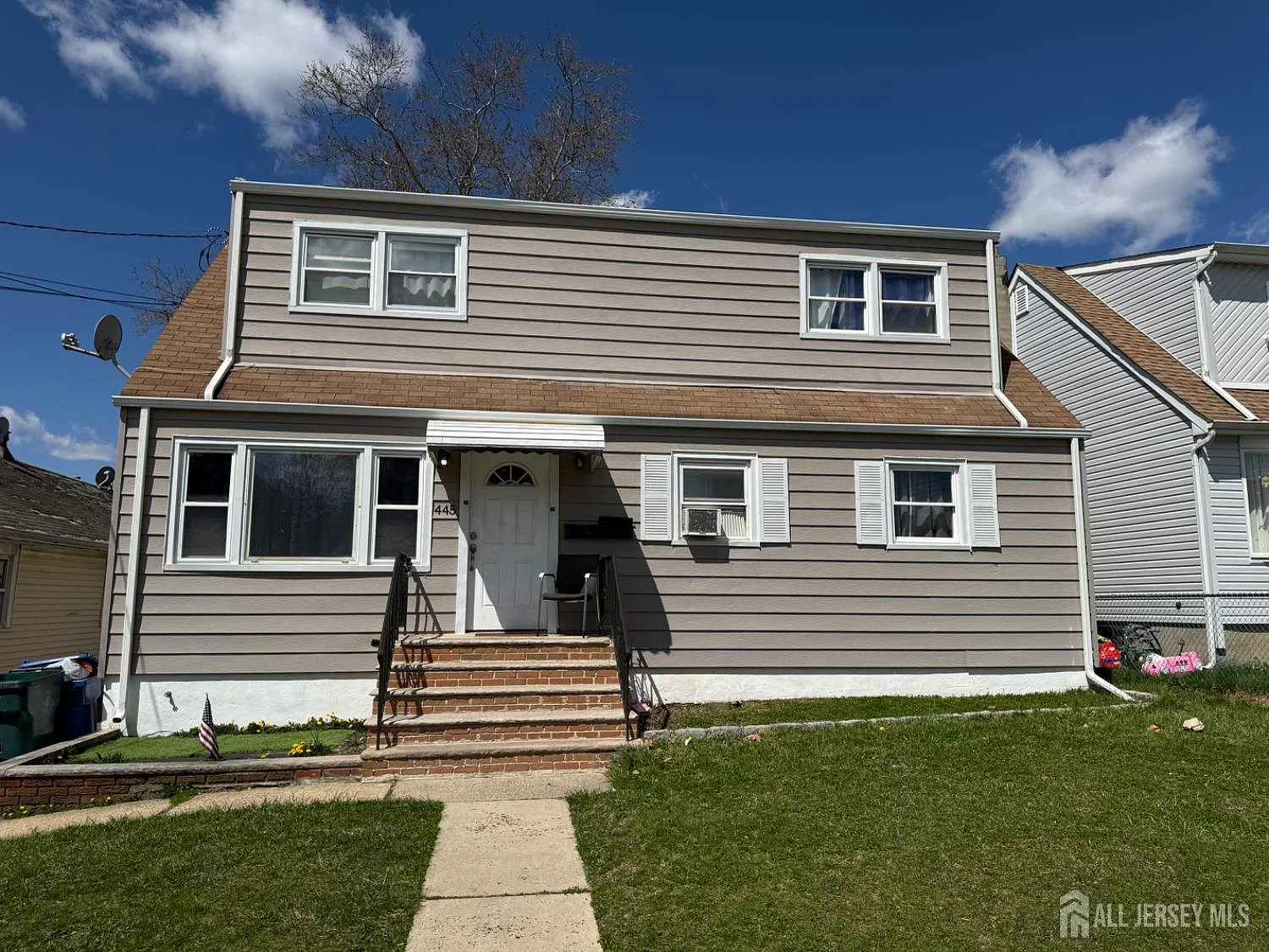 445 Stevenson Pl photo 1