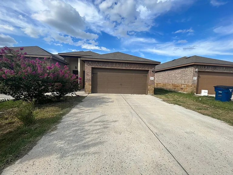 2611 Pahmeyer Rd — Photo 3