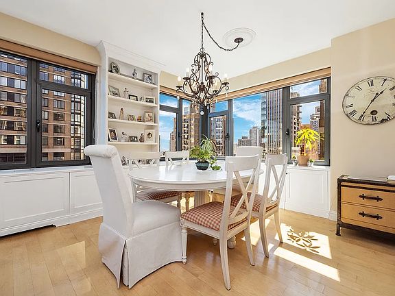 3rd image of 160 E 65th St APT 26F