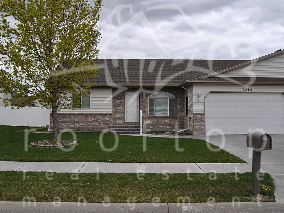 1019 Edinburg Cir