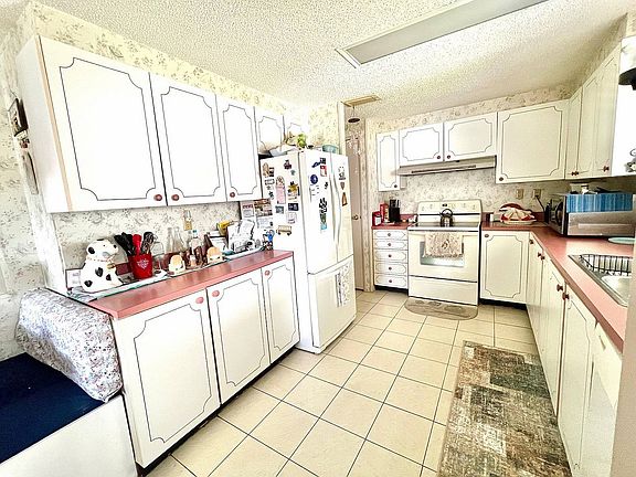5th image of 1705 Douglas Ave #2