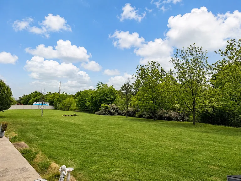 202 Valen Dr — Photo 8