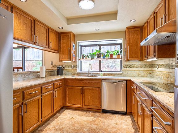 3rd image of 5598 Deer Run Dr