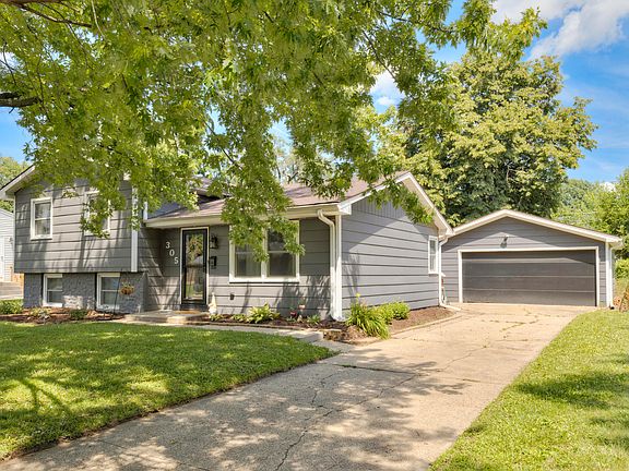 2nd image of 305 SW Westlawn Dr
