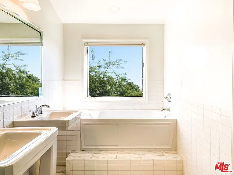 2239 Vista Del Mar Pl — Photo 11