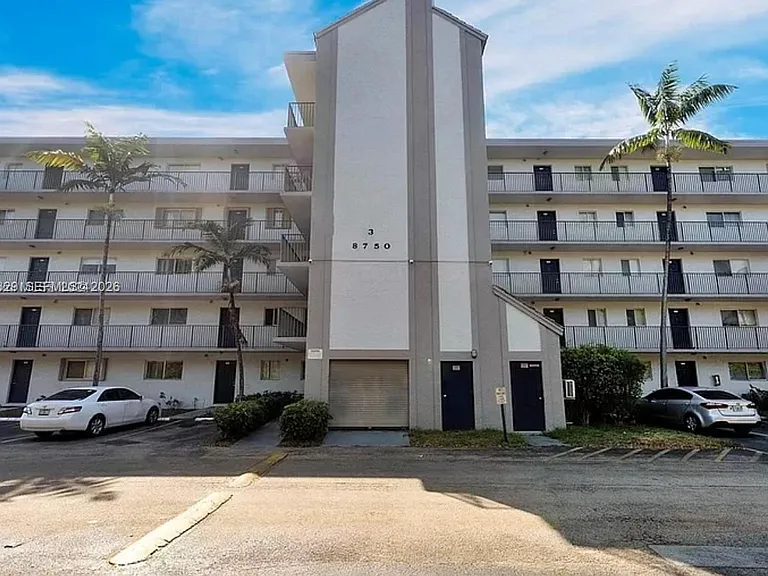 8550 N Sherman Cir #303 — Photo 2