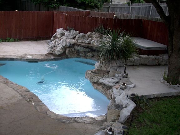 Hot tub tuck away behind the pool