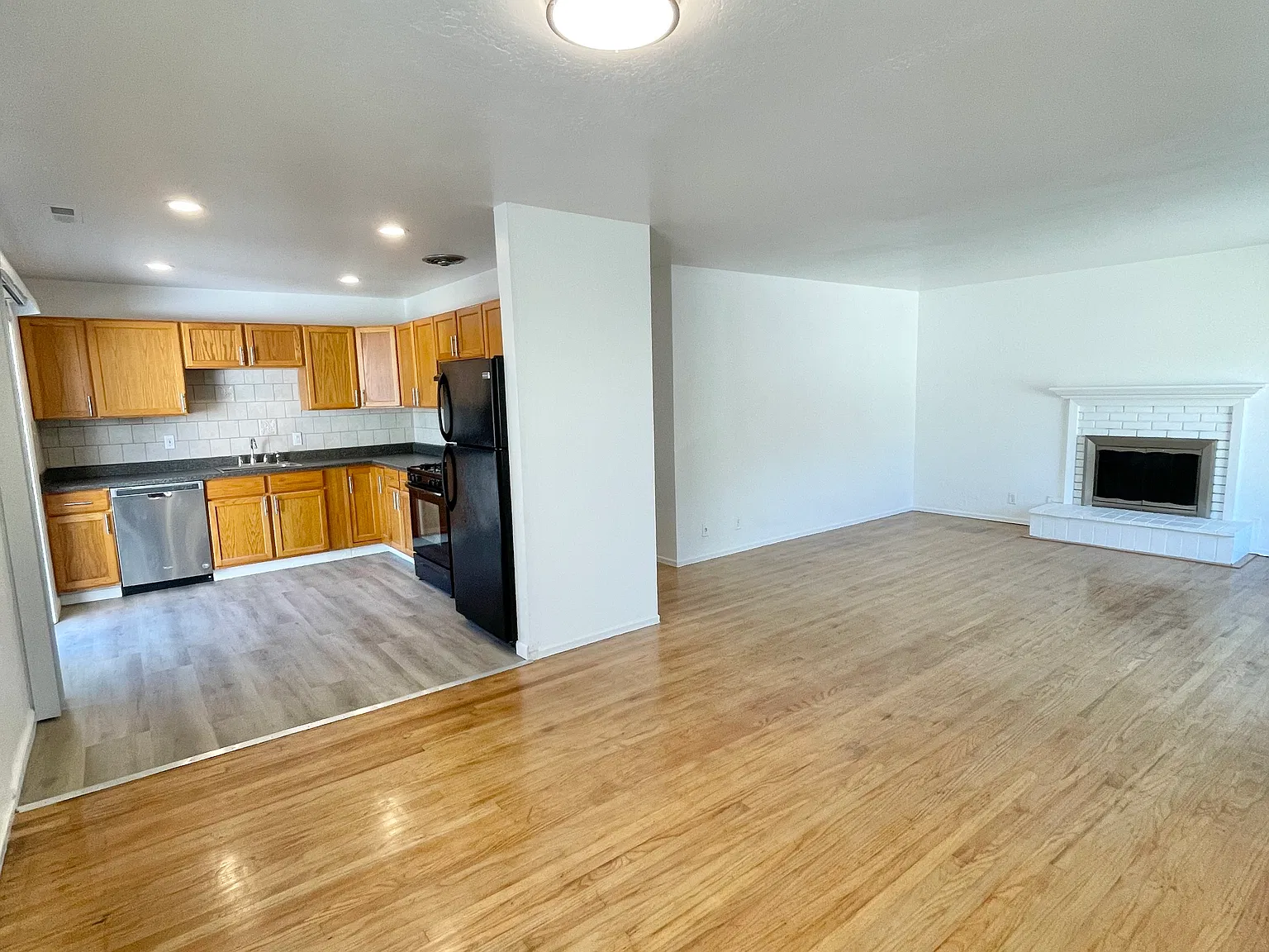 3 bed, 1040 sqft, $4,700 — Photo 3