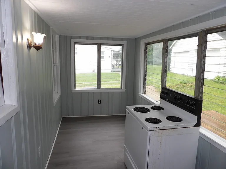 109 Allnutt Dr — Photo 33