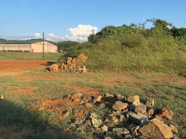 348 Monroe Dr, Bristol, TN 37620