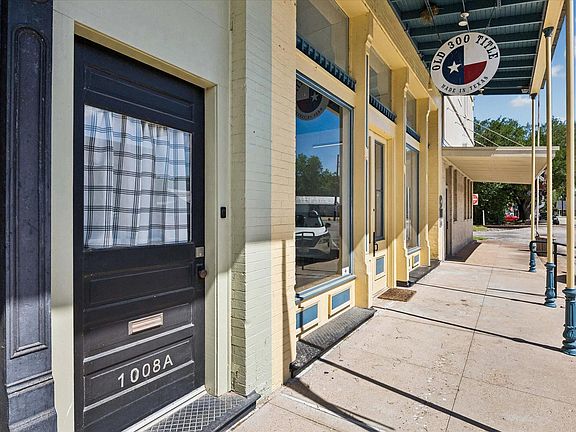 4th image of 1008 Milam St #A