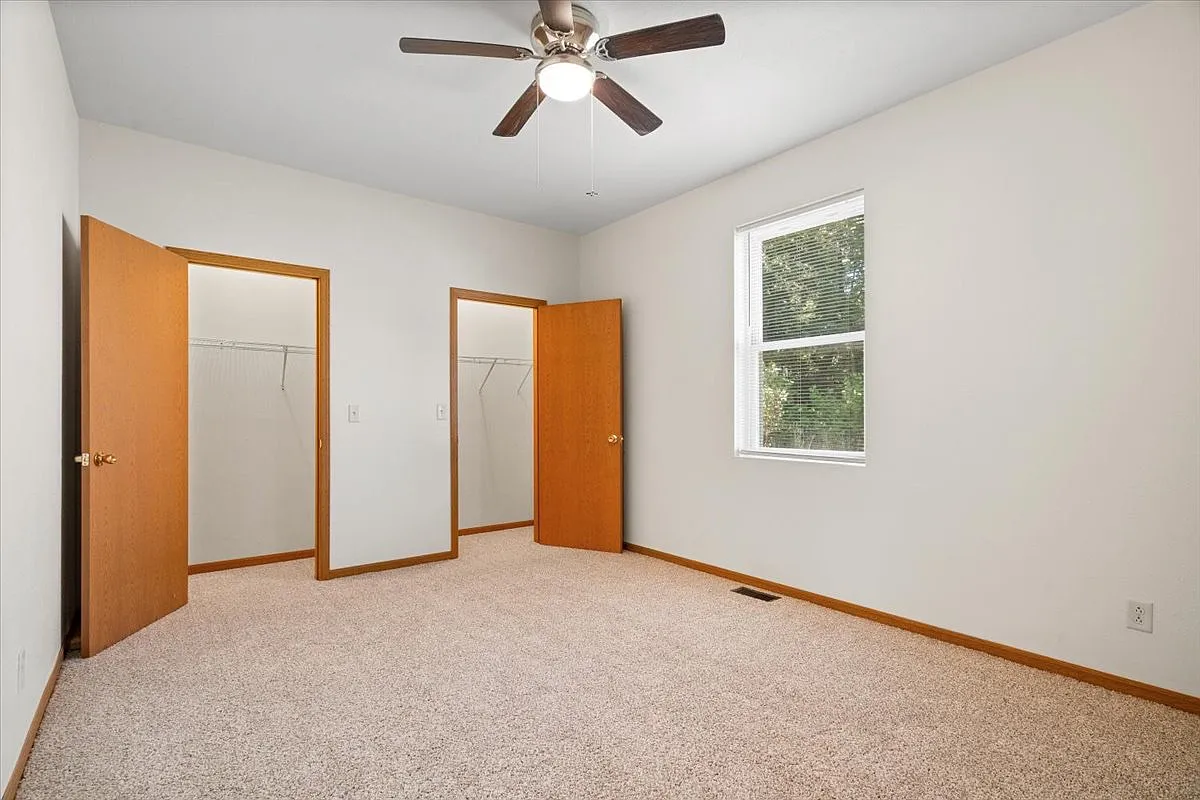 Seelyville Terrace — Photo 4