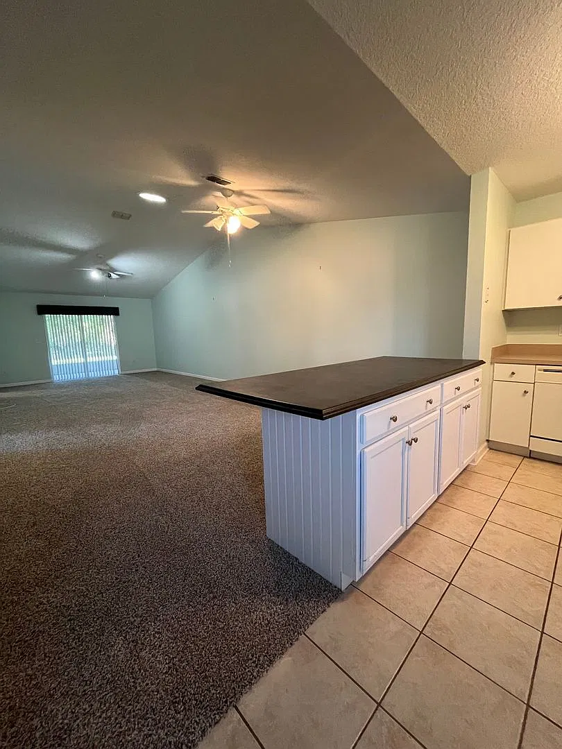 Freshly Updated 3BR/2BA Duplex with Fenced Yard, Screened Lanai & Lawn Care Included $1,850/Month! — Photo 4