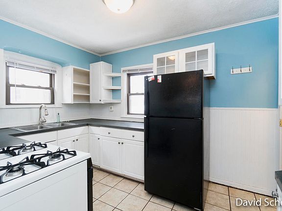 5th image of 1137 Lake Michigan Dr NW