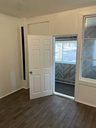 44 N Bond St Photo 1