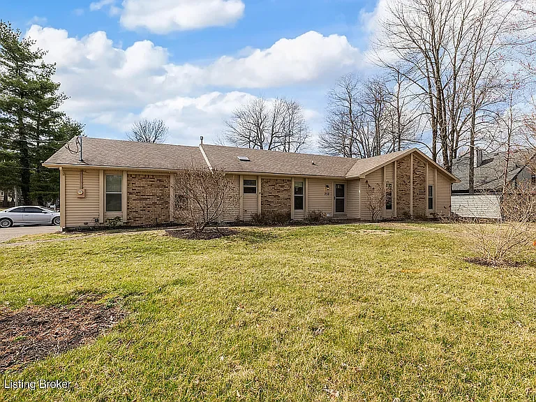 732 Old Harrods Creek Rd — Photo 1