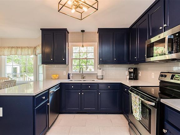 3rd image of 2802 Saint James Ct