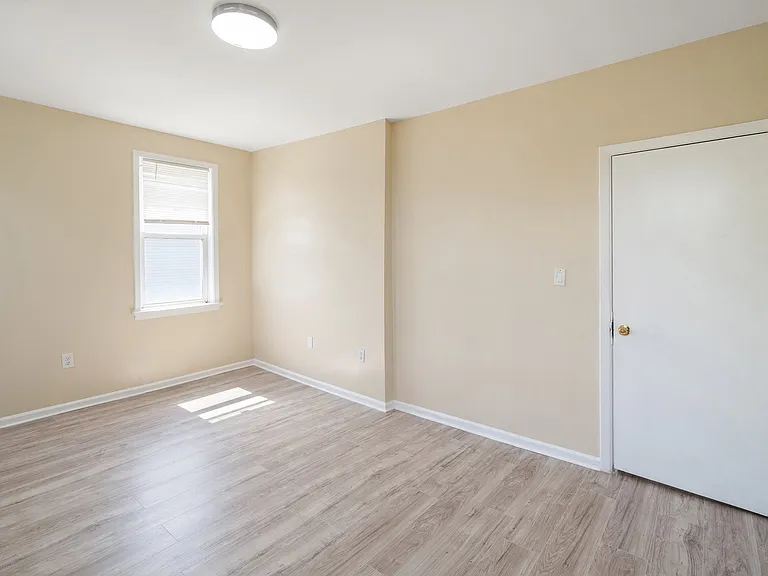 230-236 Trumbull St #B — Photo 12