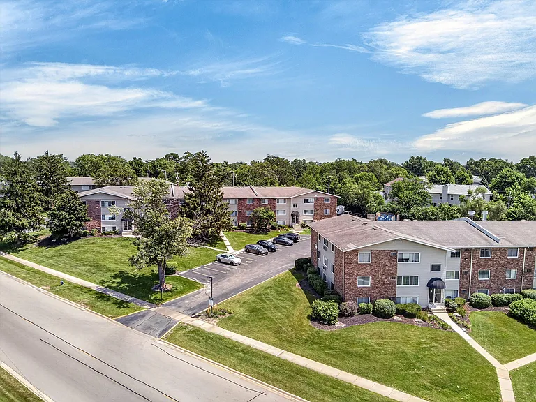 38-Woodlands-38_Community