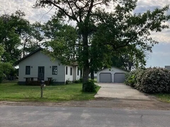 101 8th Ave E, Sisseton, SD 57262