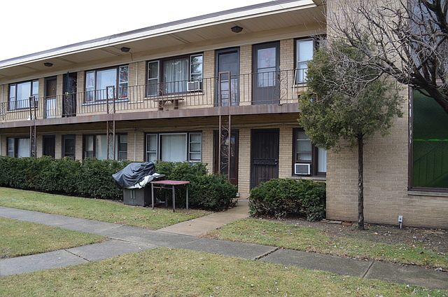 1st image of 21 King Arthur Ct APT 9