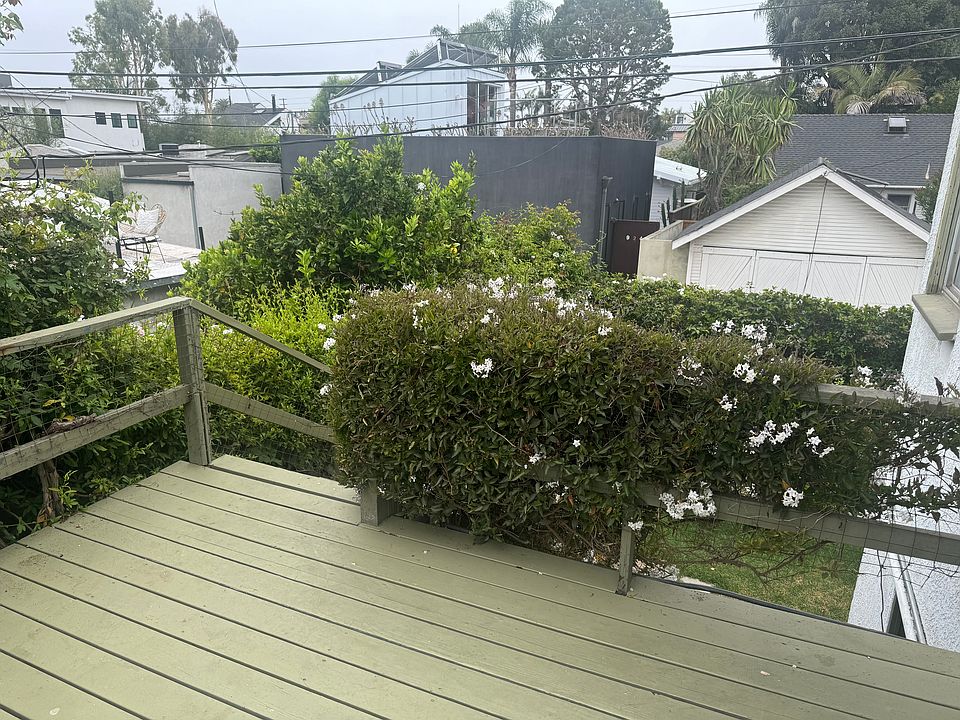 1st image of 927 Venezia Ave