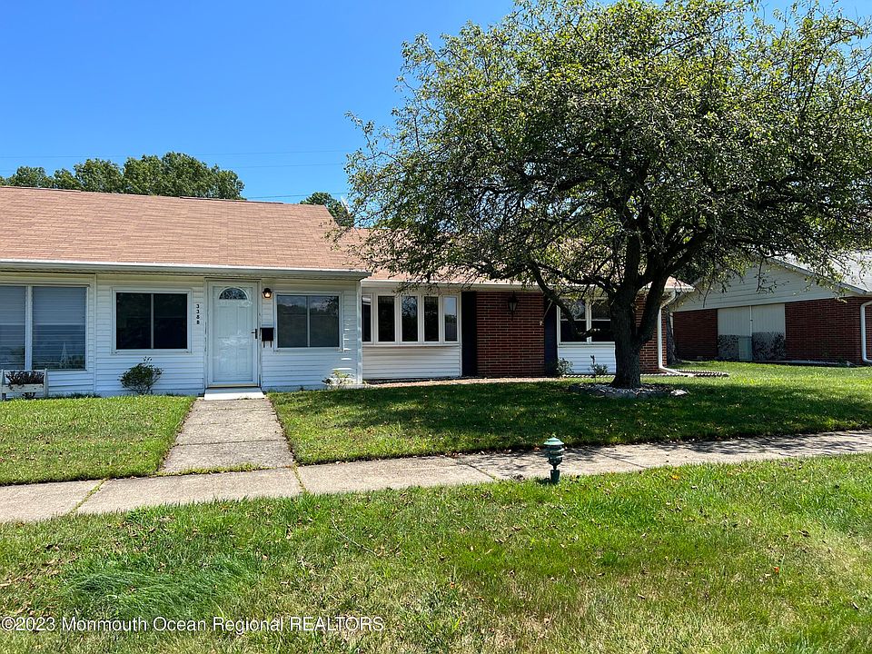 1st image of 338B Canterbury Court