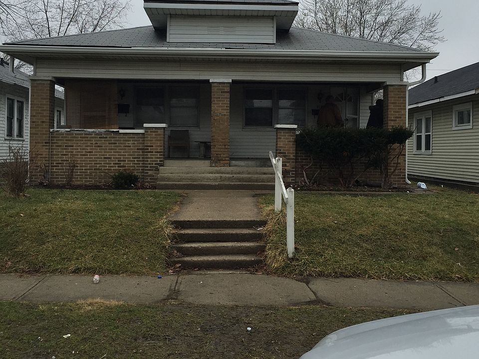 2nd image of 916 N Gladstone Ave